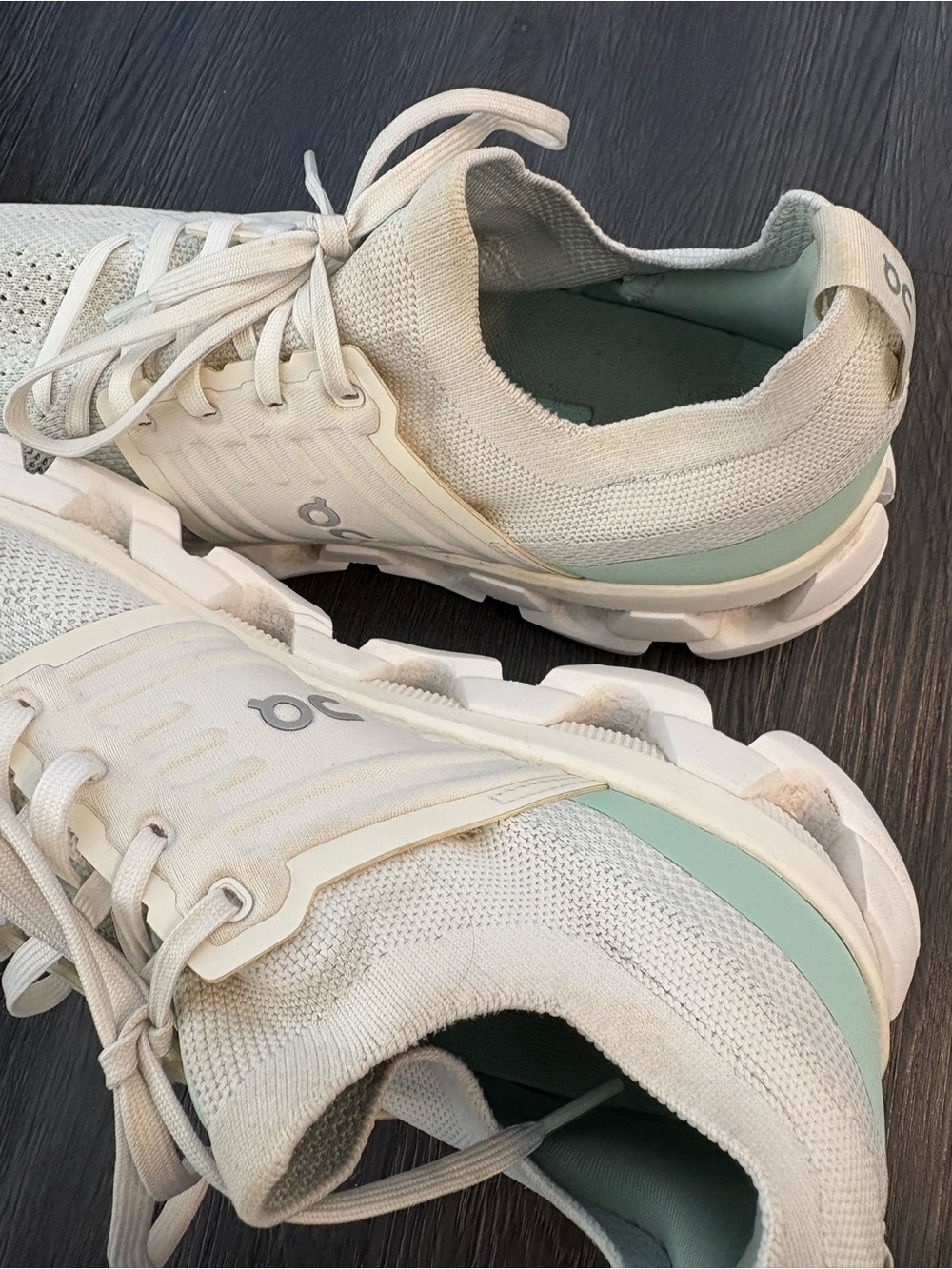 On Running Cloud Running Shoe in White with Mint Accents women’s 10.5 - Picture 13 of 15